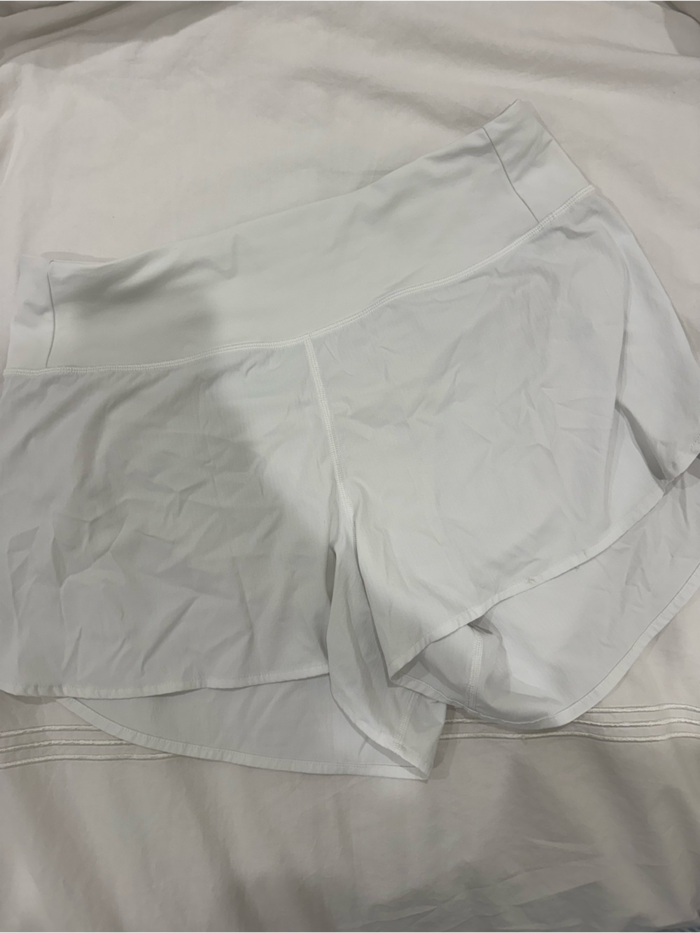 Lululemon Athletica White Speed-Up shorts 4” inseam
